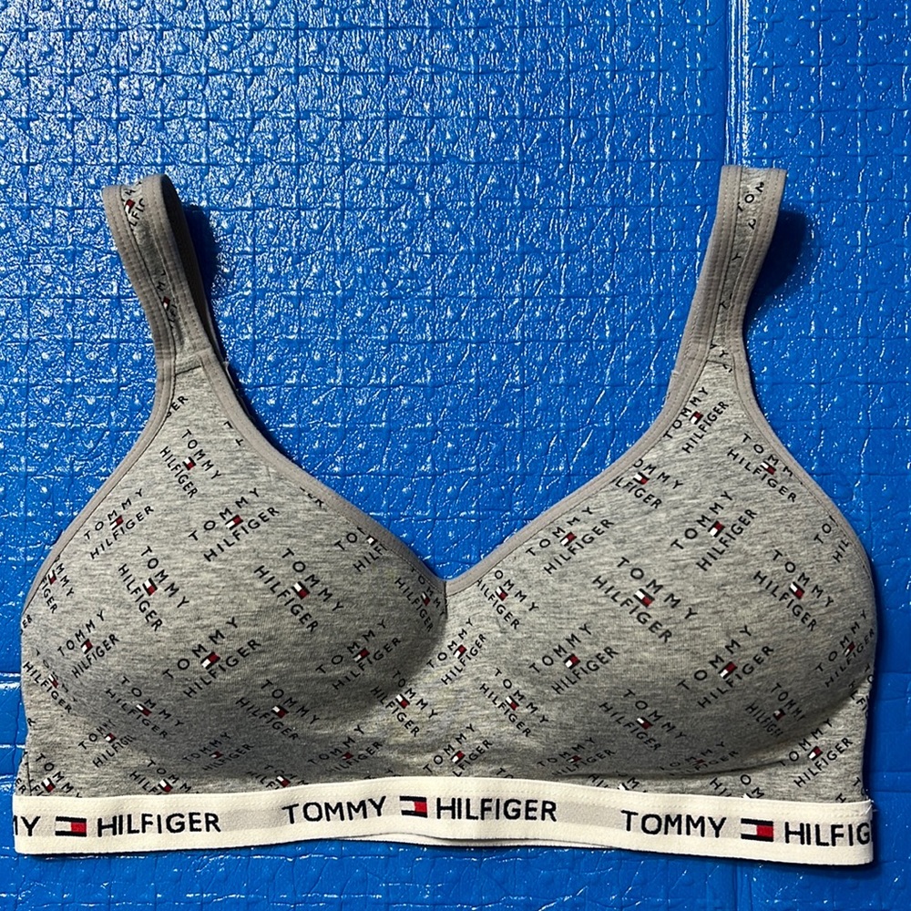 🌸 Tommy Hilfiger bra size L women’s deport